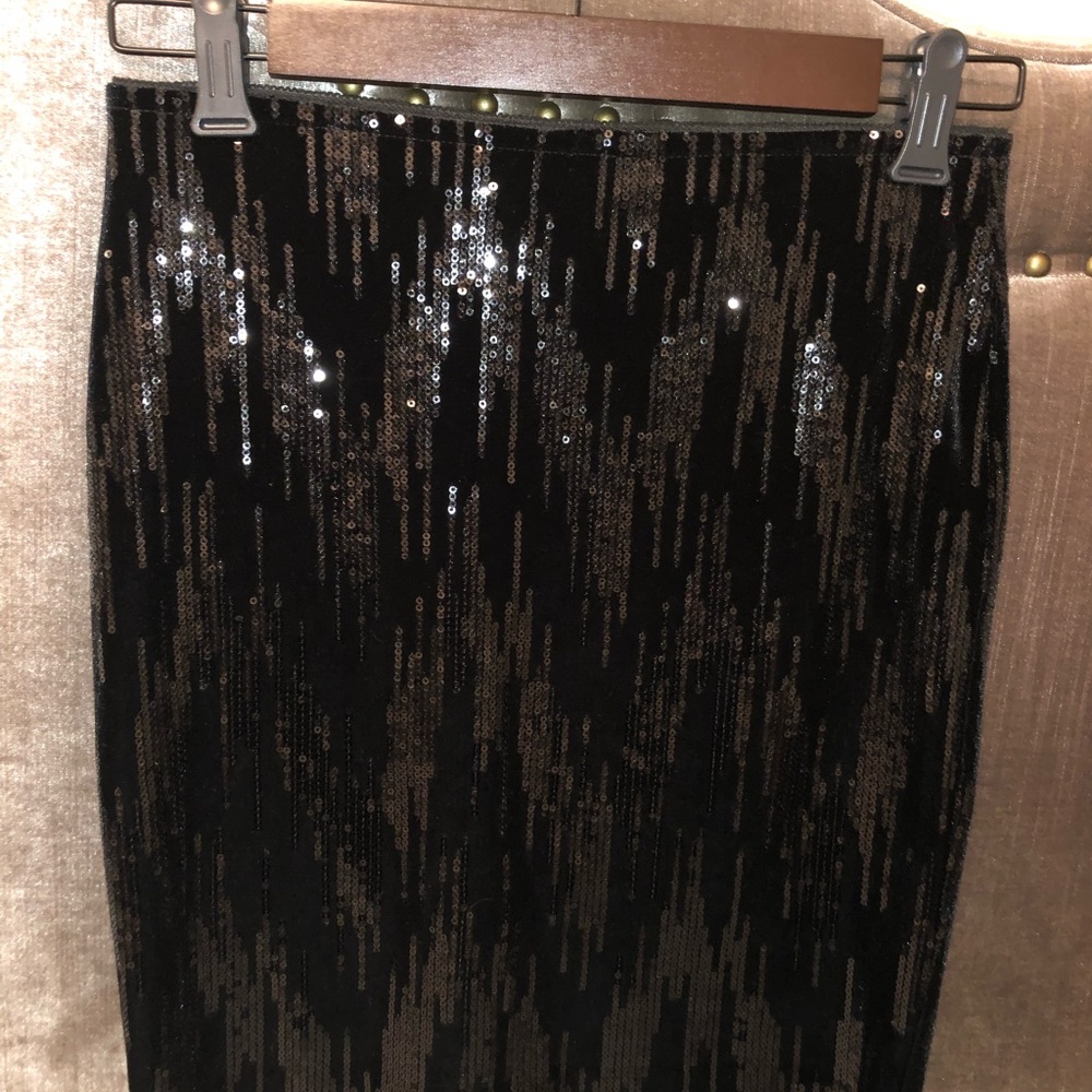 AQUA 🌟beautiful black skirt!
